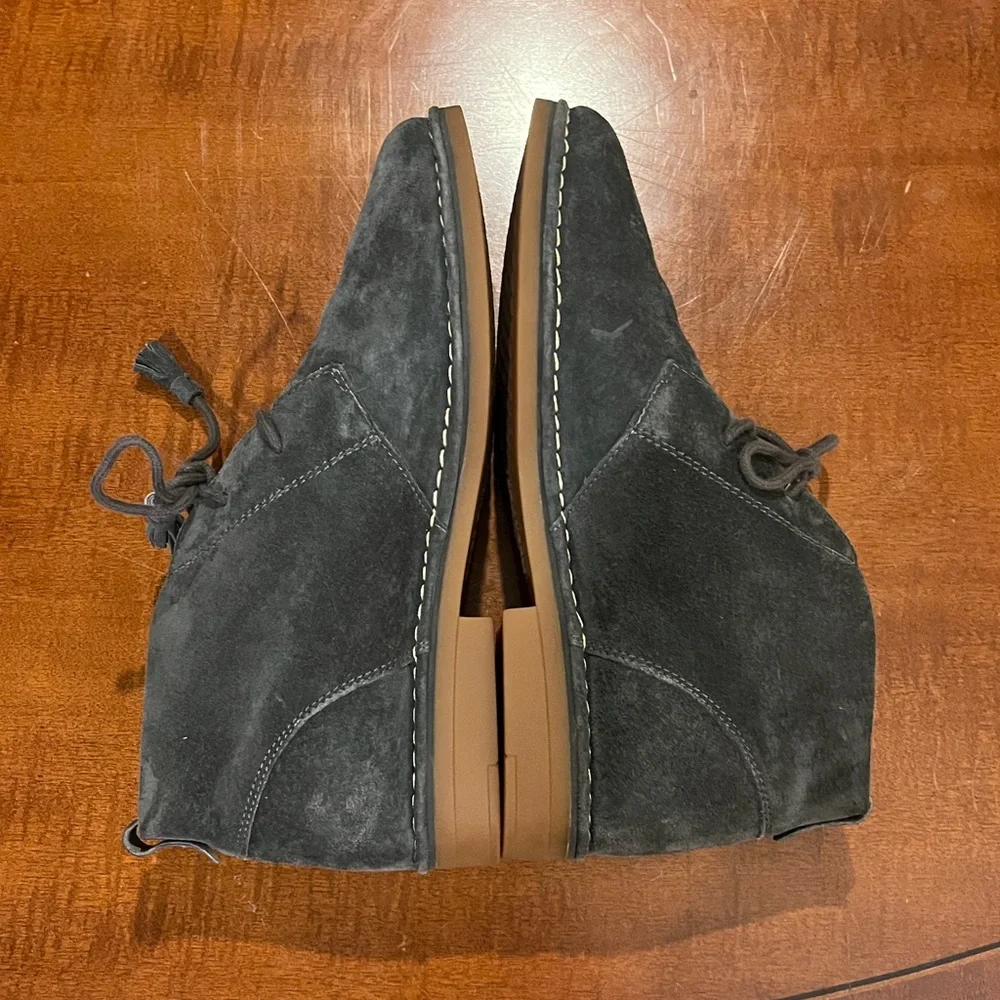 Hush Puppies Cyra Catelyn Suede Chukka boots w/tassel laces. Grey leather. Sz 10